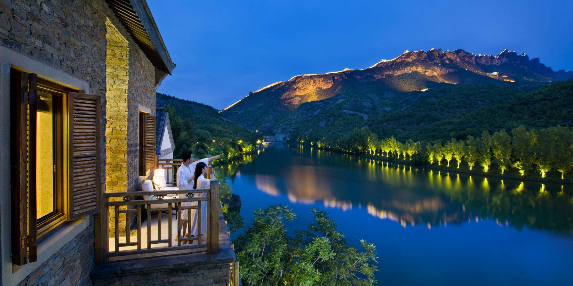 古北水镇开通专线巴士，十一来长城脚下“提灯”游园！